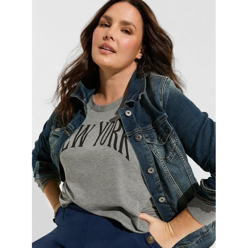 TORRID Women's Denim Trucker Jean Jacket size 2X Medium Wash Stretch NWT